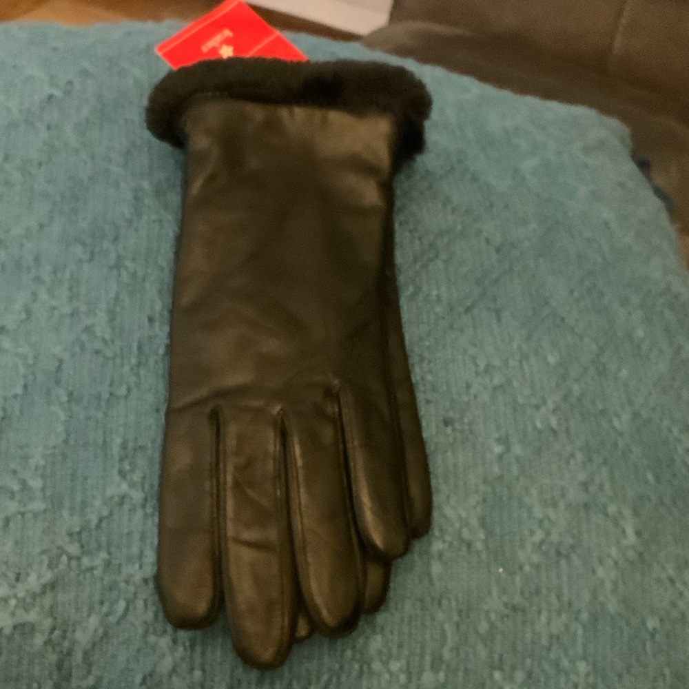 Black Leather Gloves with Fur Trim